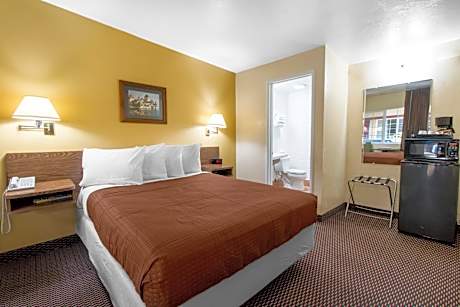 Queen Room - Non-Smoking