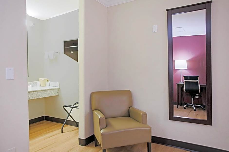 OYO Hotel McAllen Airport South - 1 mi from McAllen Medical Center
