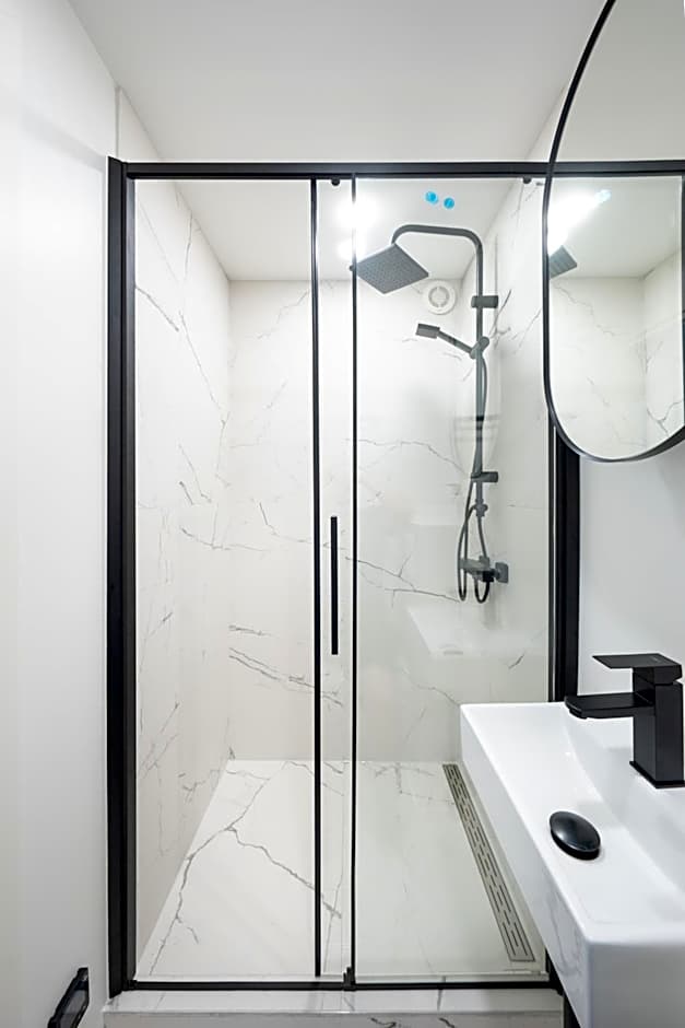 Oasis Airport Studios by RevalHome