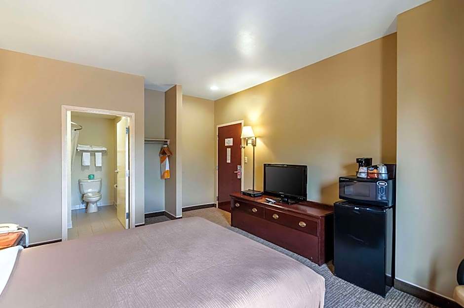 Econo Lodge Inn & Suites Middletown - Winchester South