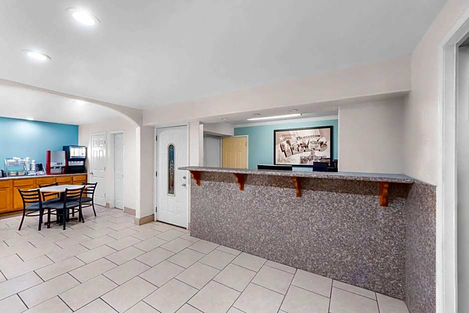 Super 8 by Wyndham Pleasanton