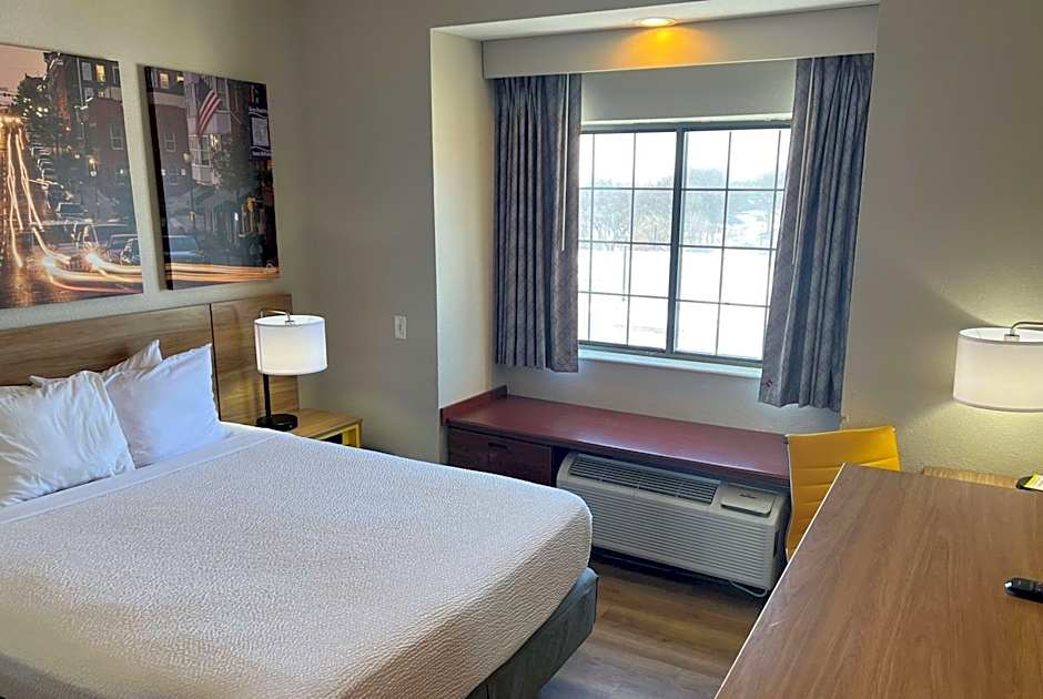 Days Inn by Wyndham near Kansas Speedway
