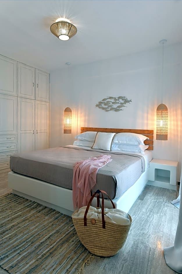 Ammos Luxury Rooms & Home