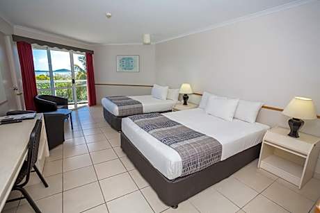 Standard Twin Room with Garden View