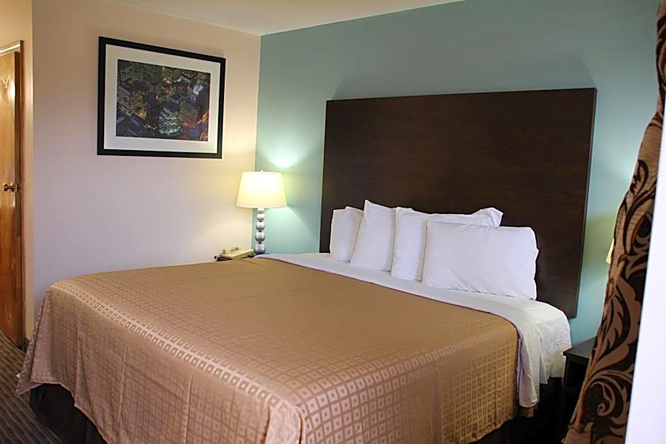 Sterling Inn near IAG Airport