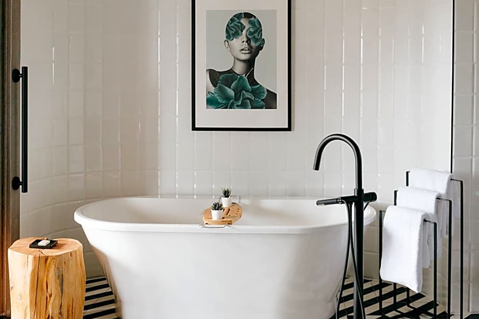 Delta Hotels by Marriott Vancouver Downtown Suites