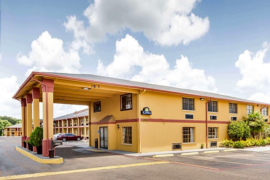 Days Inn & Suites by Wyndham Marshall