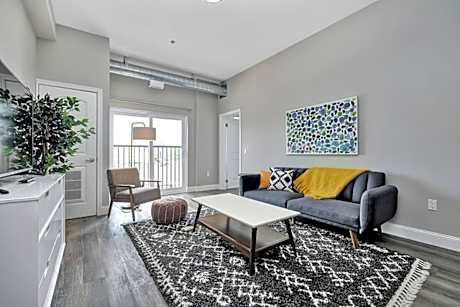 High-end condo downtown Kingston near RMC Queens