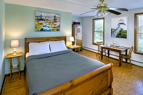 Deluxe Queen Room - Pet Friendly with Ocean View