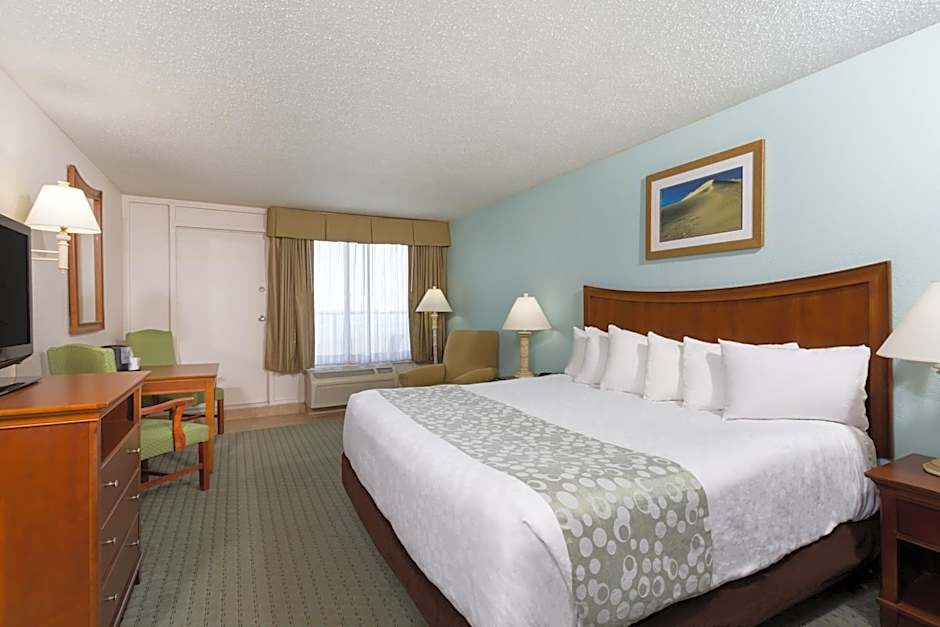 Ramada Plaza by Wyndham Nags Head Oceanfront