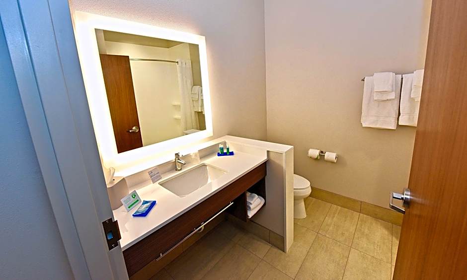 Holiday Inn Express & Suites Perryville I-55 By IHG