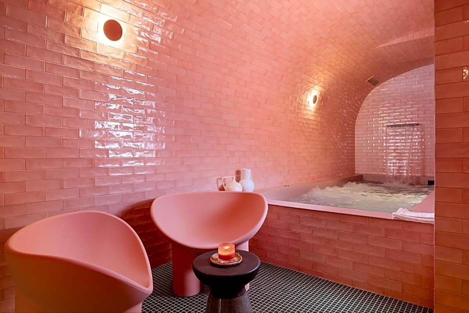 Le Petit Oberkampf Hotel & Spa