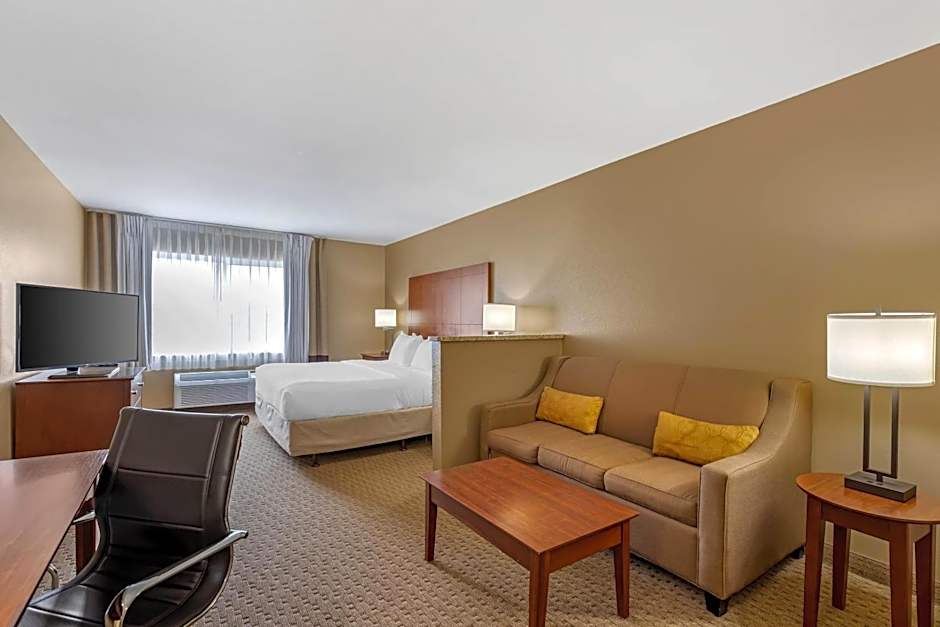 Comfort Inn & Suites East Moline near I-80