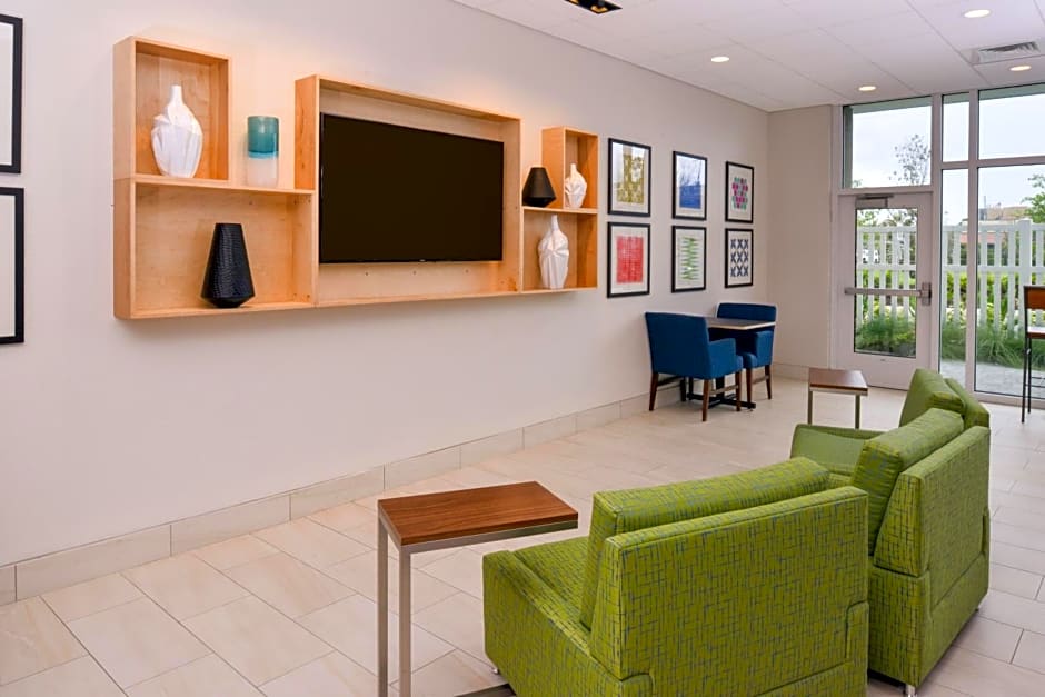 Holiday Inn Express & Suites St. Petersburg - Seminole Area By IHG