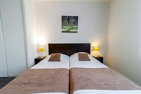 SUITE TWO CONNECTED STUDIOS