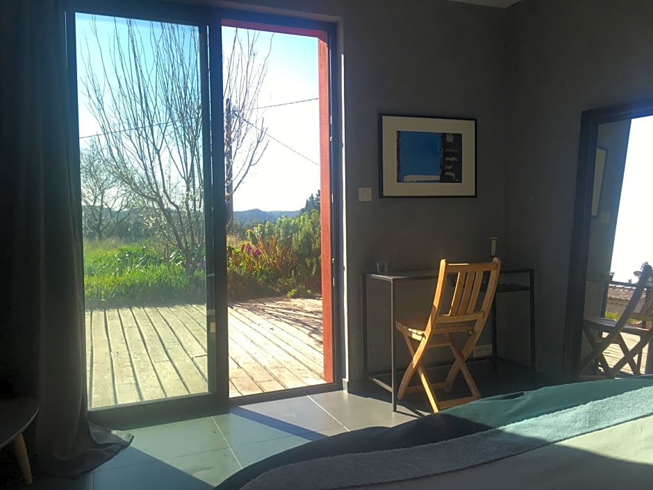 Belle chambre avec vue dans maison d'architecte