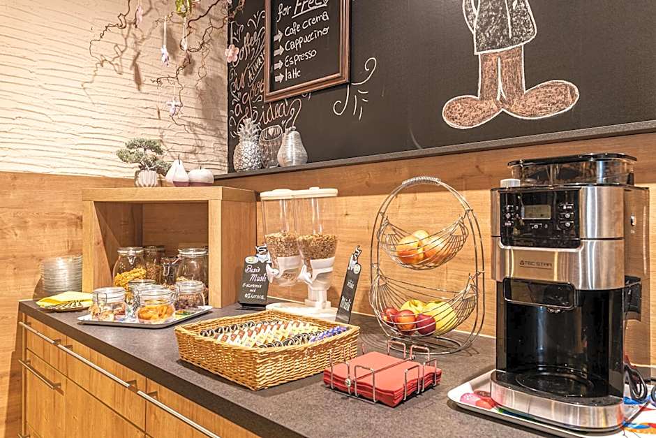 AKZENT Land-Hotel Zum Schwan, Garni WEILERSWIST-METTERNICH, 3 E-LADESTATIONEN, Nähe PHANTASIALAND, PALMENPARADIES Euskirchen