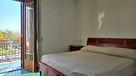 Comfort Double or Twin Room with Partial Sea View