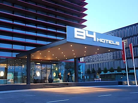 Suite King Bed with Sofa Bed