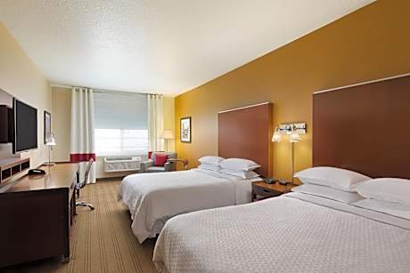 Deluxe Queen Room with Tub - Mobility Accessible