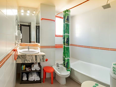 CARIBBEAN TREASURE APARTMENT 5 ADULTS + 3 CHILDREN