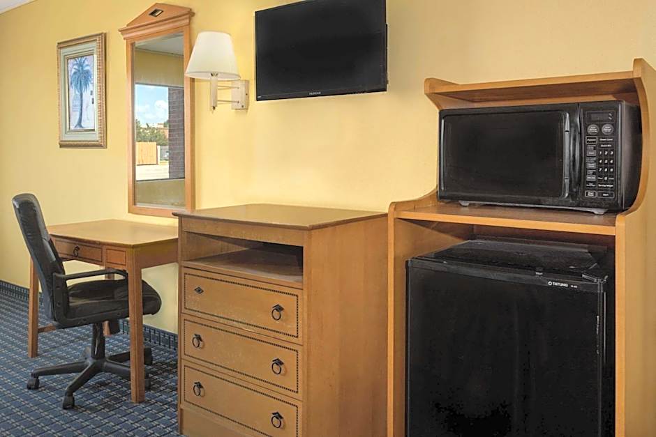 Super 8 by Wyndham Breaux Bridge