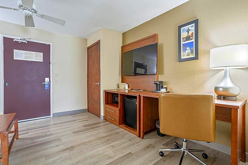 Comfort Inn & Suites Montgomery East Carmichael Rd