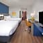 Comfort Suites Outlet Center