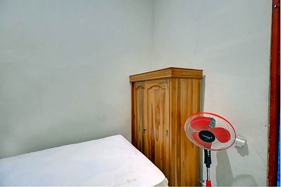 OYO Life 92838 Kost Ibu Surya