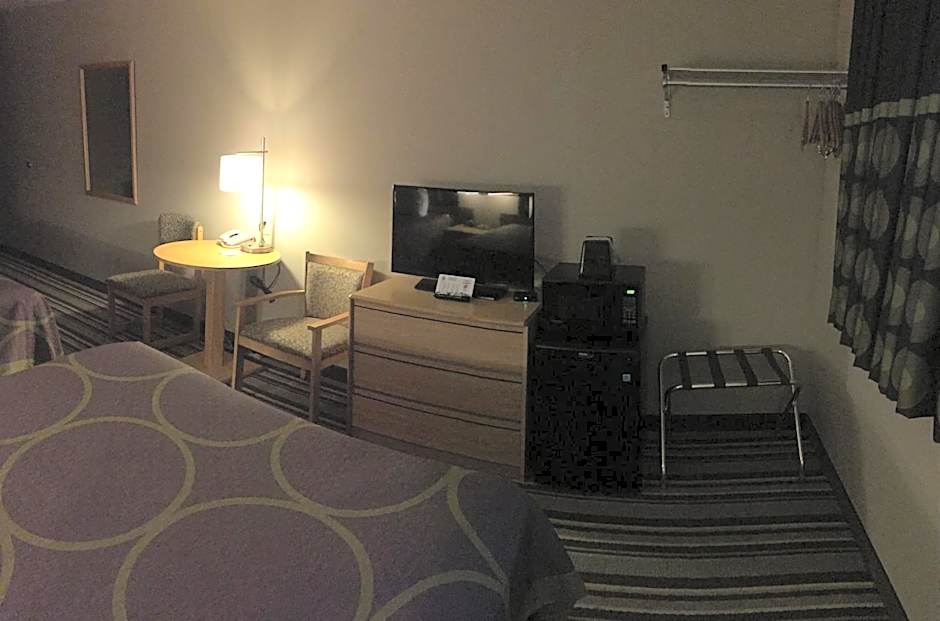 Super 8 by Wyndham Dillon