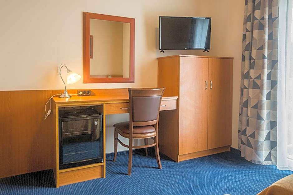 Photo 1 of 3 of Double Room