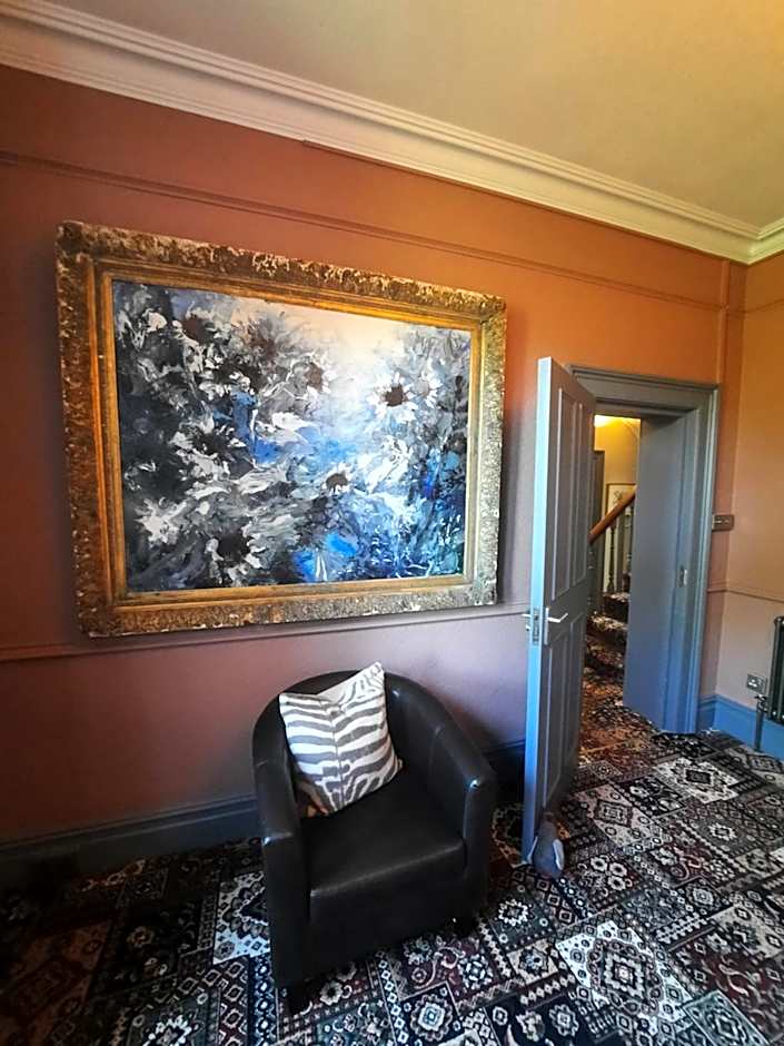 Mary's Court Guest House - Mairlys