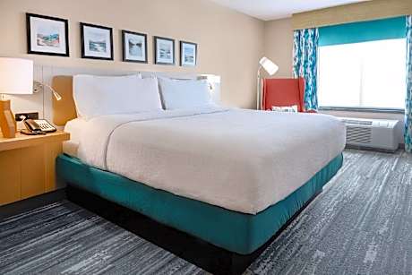 1 King Mobility/Hearing Accessible W/Ri Shwr