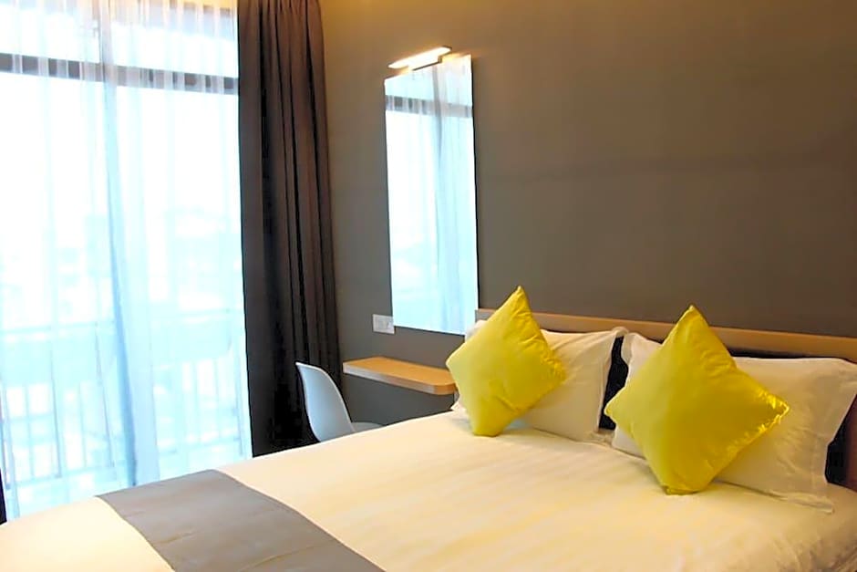 B Street Hotel
