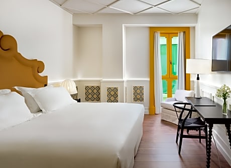 Double Room Atrium View (1ad)