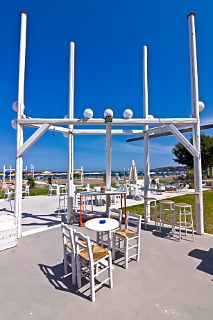 Gregory Peck Beach Break Apartments