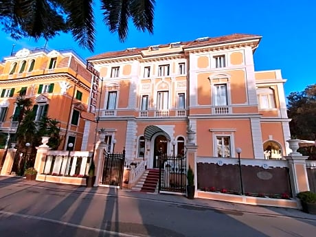 Ena Hotel