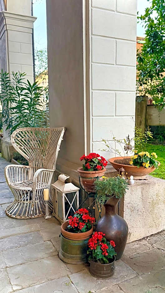 Villa La Dogana - B&B with a lovely garden - Private parking - Slow living in an old-fashioned historical home