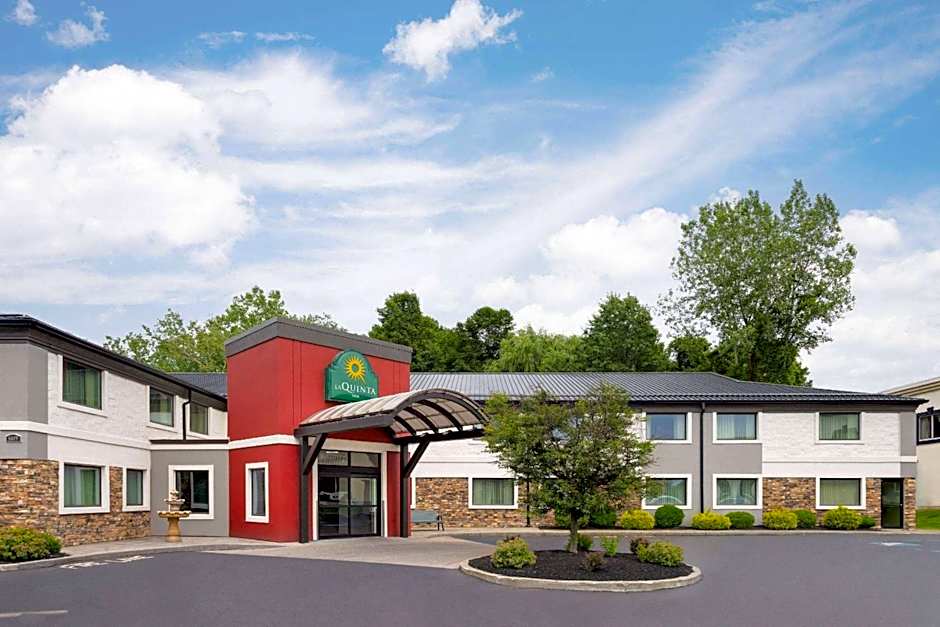La Quinta Inn & Suites by Wyndham Buffalo Airport