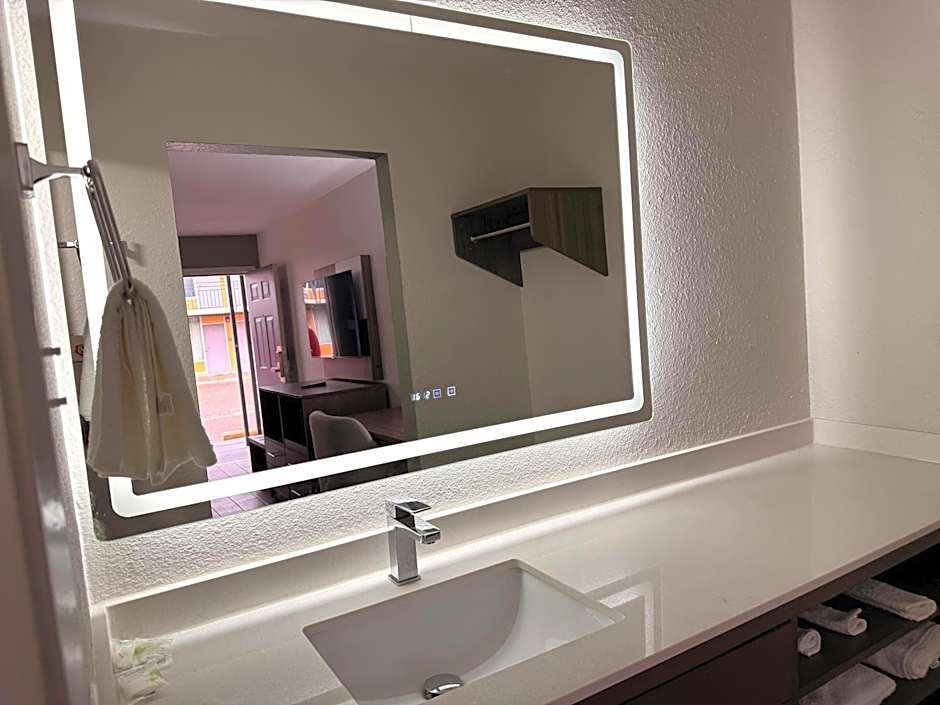 Americas Best Value Inn - Laredo
