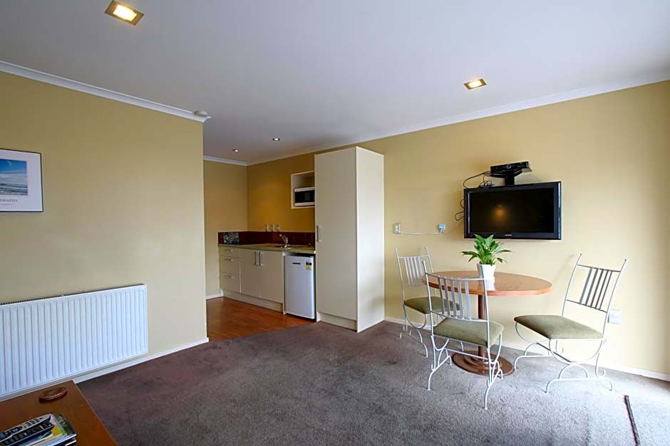 Photo 1 of 9 of 1 Bedroom Apartment