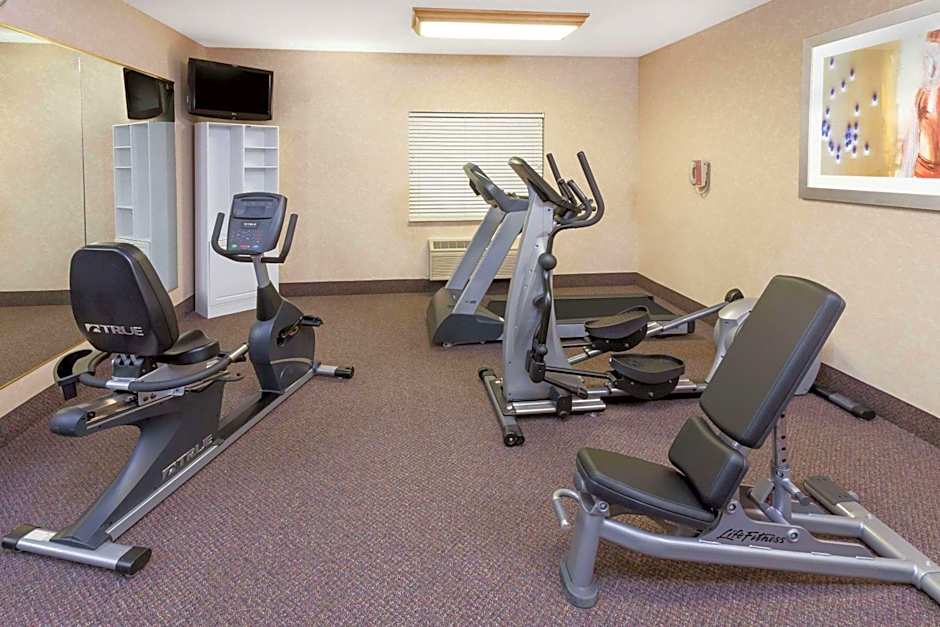 Baymont by Wyndham Galesburg