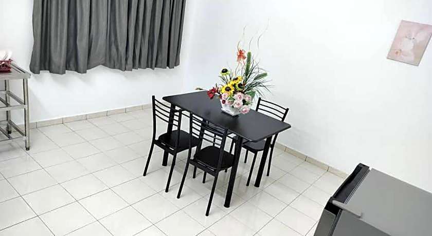 CMN Hotel & Homestay