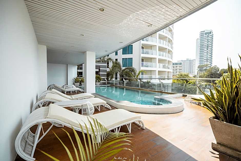 Royal Beach View Suites