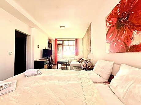 Deluxe Double Room with Pool Access