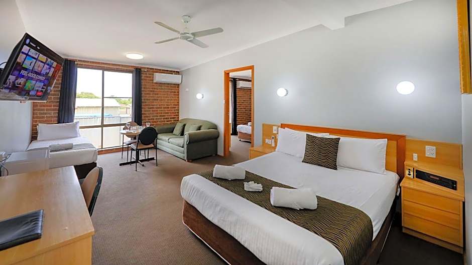 Moonraker Motor Inn