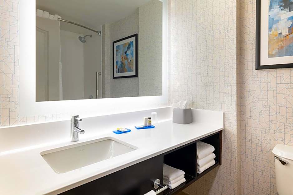 Holiday Inn Express & Suites Cambridge by IHG