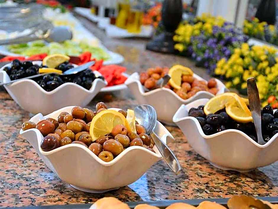 GRAND ZENTRUM HOTEL CAFE RESTAURANT - Taksim Square – Istanbul, TR