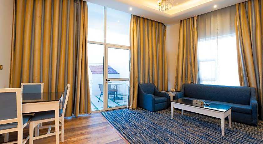 Platinum Alkhamseen Serviced Apartments
