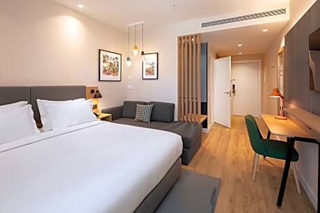 Premium Queen Room with Balcony and Pool View - Accessible